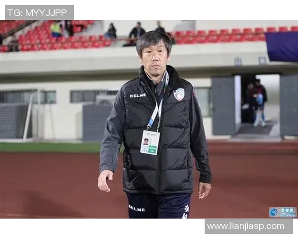 黄敏独家揭秘足球技巧与心得分享助你提升球技与战术理解