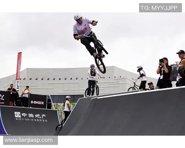 上海极限运动队在世界攀岩锦标赛中以78分稳居积分榜首位 上海极限运动队在世界攀岩锦标赛中以78分稳居积分榜首位