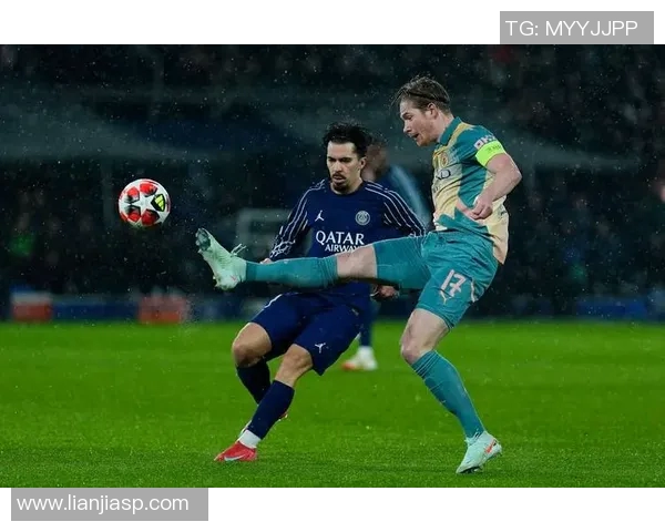 中国明星与足球巨星亲密接触的背后故事与精彩瞬间